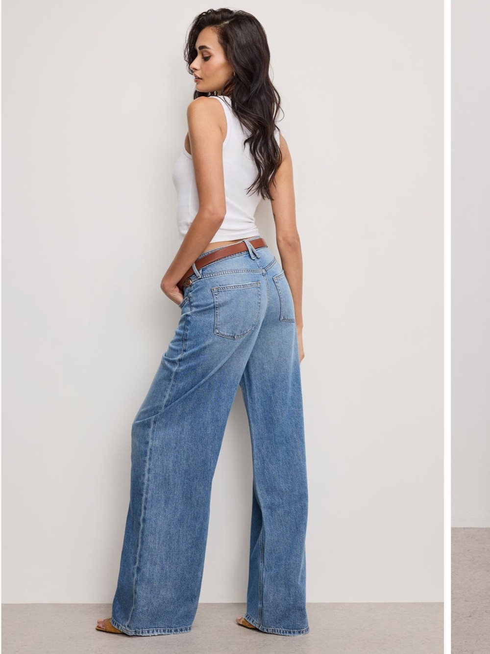 Good American Weightless Good Standard Ease Wide Leg Jeans - Picture 5 of 11